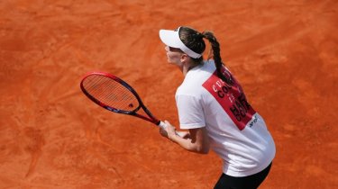 Рыбакина обыграла олимпийскую чемпионку в Мадриде