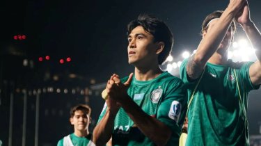 Футболист «Кайрата» оскорбил семью Оразова во время игры