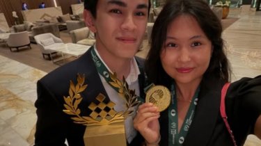 Асаубаева и Синдаров вошли в тройку сильнейших шахматистов мира