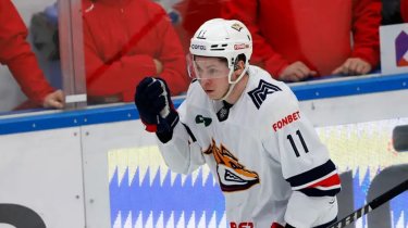 Михайлис помог своей команде одержать победу в матче плей-офф КХЛ