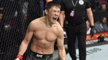 Жумагулов тренируется с бывшим чемпионом UFC