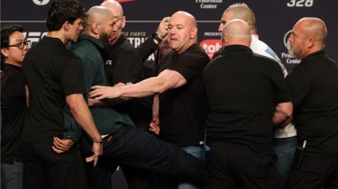Хамзат Чимаев устроил драку со Стриклендом перед UFC 328 (Видео)