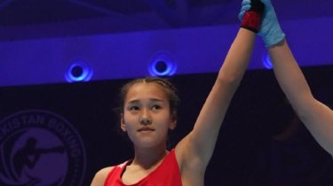 Казахстанская боксерша выиграла золото ЧА нокаутом за минуту (Видео)