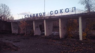 Разруха вместо спорта: дети тренируются на аварийном стадионе в Риддере