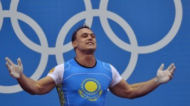 Легендарному тяжелоатлету Илье Ильину исполнилось 38 лет