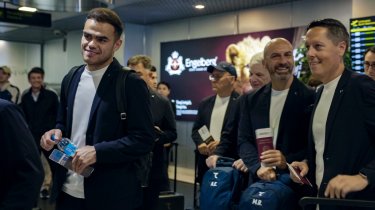 Сборная Узбекистана на брендированном боинге вылетела на ЧМ-2026