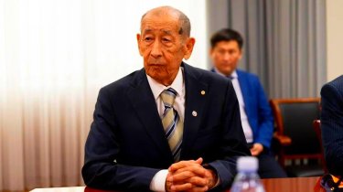 81-летний марафонец Салтанат Туйтебаев был удостоен нагрудного знака «Еңбек ардагері».