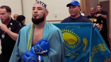 Казахстанский боксер нокаутировал американца после подлой провокации