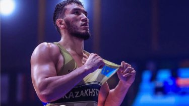 Ризабек Айтмухан провел дуэль взглядов перед выходом на ковер в США