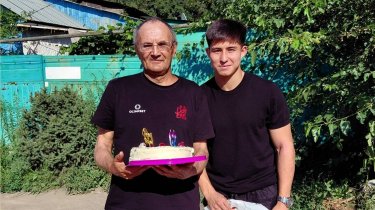 Дастан Сатпаев лично поздравил фаната «Кайрата» с днем рождения