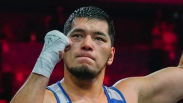 Чемпион мира по боксу из Казахстана начал Кубок мира с уверенной победы