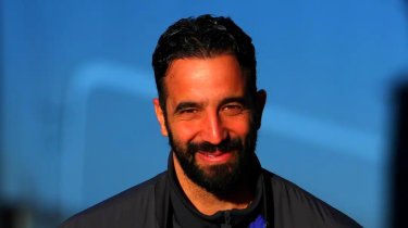 Экс-тренер «Манчестер Юнайтед» официально возглавил «Милан»