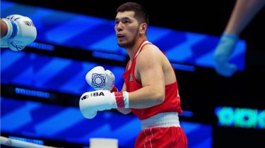 Айбек Оралбай разгромил немца в финале Кубка мира по боксу