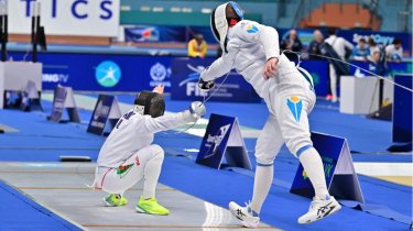 Казахстанские шпажисты выиграли у Японии и взяли золото ЧА в Дели