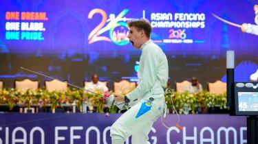 19-летний казахстанец победил олимпийского чемпиона и взял золото ЧА