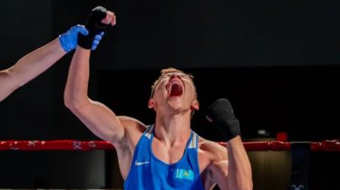 Асылхан Кошербай разгромно стартовал на молодежном чемпионате Азии