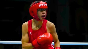 Казахстанский боксер оформил победу нокаутом на чемпионате Азии