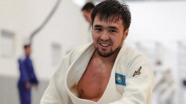 Елдос Сметов начал тренировки с командой Рахмонова