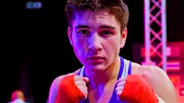 Казахстанский боксер с тремя нокдаунами уступил в финале Чемпионата Азии