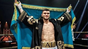 Али Ахмедов нокаутировал соперника в главном бою в Алматы