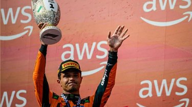 Ландо Норрис принес McLaren первую победу в сезоне