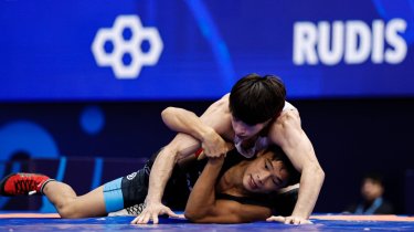 Два казахстанца вышли в финал чемпионата мира по борьбе