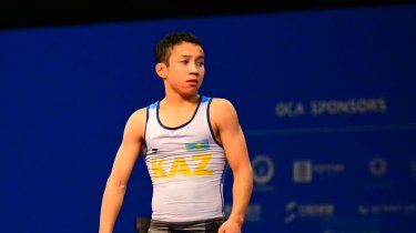 Казахстанский борец Агабек вышел в финал юношеского чемпионата мира
