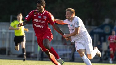 КФФ оштрафовала клубы КПЛ за дрон, файеры и собаку на поле