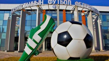 В Астане на ребенка упали футбольные ворота: Он в реанимации