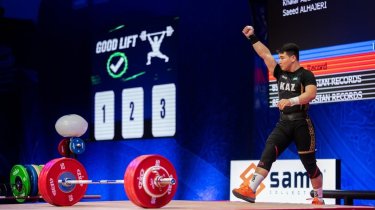 Казахстанский тяжелоатлет выиграл золото чемпионата Азии в Ташкенте