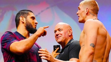 Махачев победил Гэрри и защитил титул UFC