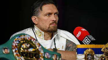 Усик не включил Головкина в топ лучших боксеров мира