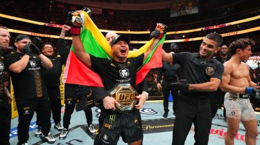 Джошуа Ван победил Александра Пантожу в реванше и защитил титул UFC в наилегчайшем весе