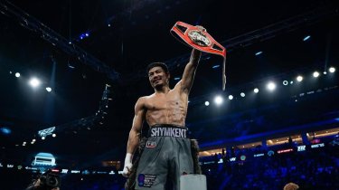 Казахстанец Заурбек остался непобежденным и вышел на чемпиона мира