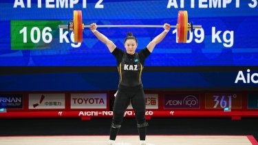 Казахстанская тяжелоатлетка взяла серебро на Азиатских играх