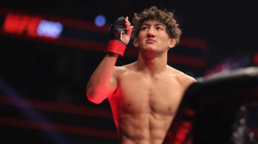 Жесткая развязка в UFC: Барселос потерял сознание в пятом раунде