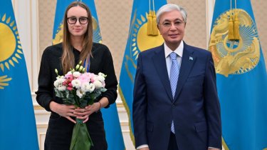 Минимализм за миллион или образ за 100 тысяч? Сколько стоит наряд Рыбакиной на встрече с Токаевым