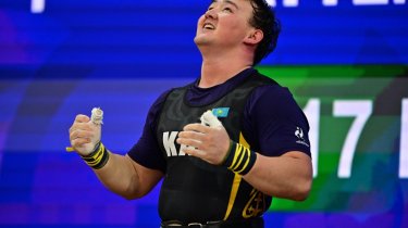 Казахстанец проиграл золото Ирану на четыре килограмма