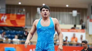 Казахстанский борец разгромил соперника и выиграл медаль Азиады