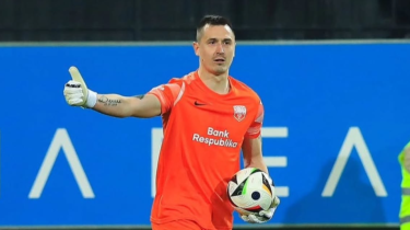 Казахстанский вратарь не пропустил в матче лидеров чемпионата Азербайджана