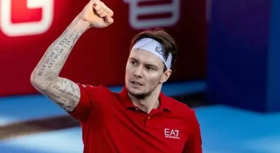 Победа Бублика, поражение Шевченко, хоккейный чемпионат: Дайджест за 7 апреля