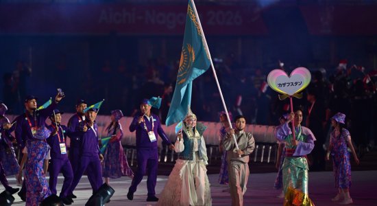 Сметов и Миркадирова вынесли флаг Казахстана на открытии Азиатских игр-2026