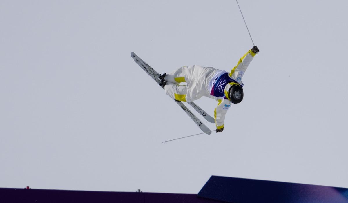 Казахстанский могулист завершил выступление на Олимпиаде-2026